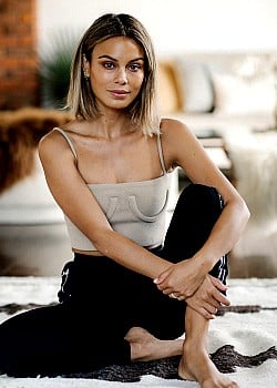 Nathalie Kelley image 4 of 4