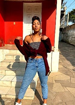 Natiele Goncalves image 3 of 4