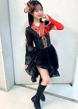 Natsumi Hioka image 1 of 2