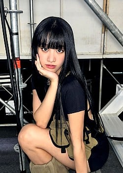 Natty (singer) image 1 of 1