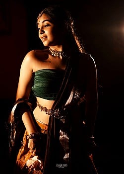 Navani Devanand image 2 of 2