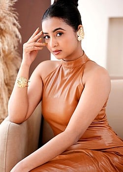 Navani Devanand image 1 of 2