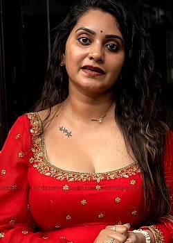 Naveena Yata image 2 of 2