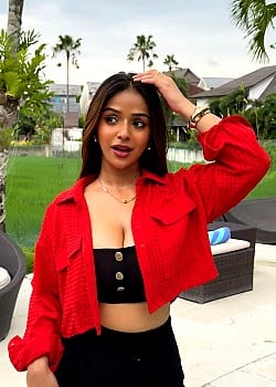Navyaa Tiwari image 2 of 3
