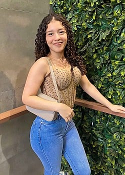Naydelin Romero image 2 of 4