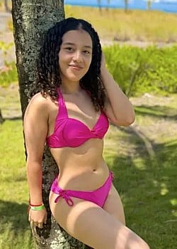 Naydelin Romero image 3 of 4