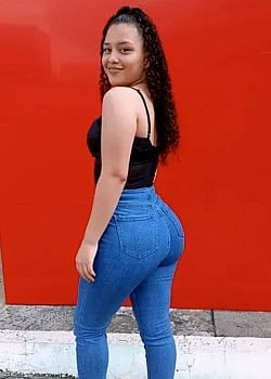 Naydelin Romero image 4 of 4