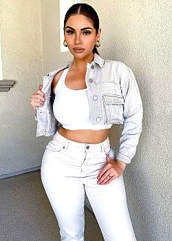 Nazanin Kavari image 3 of 4