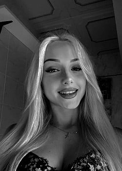 Nella Sustkova image 4 of 4