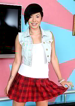 Netta Jade image 3 of 4