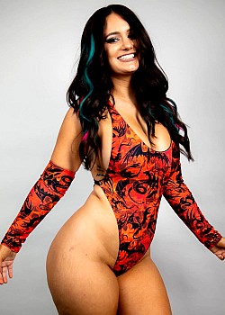 Netty Raves image 3 of 4