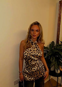 Neve McAvinnie image 2 of 2