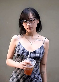 Nguyen Thi Ha Vi image 2 of 3