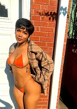 Nia Cele image 1 of 3
