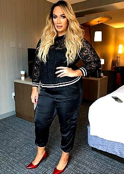 Nia Jax image 1 of 3