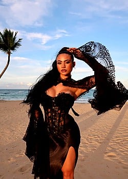 Nia Piedra image 1 of 4