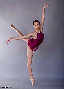 Nicol Zelikman image 2 of 3
