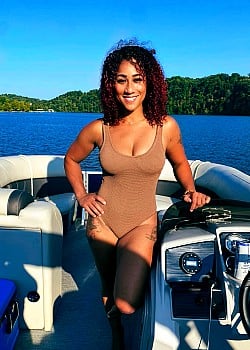 Nicole Alexander image 2 of 4