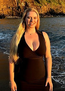 Nicole Arruda image 1 of 4