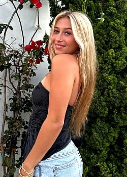 Nicole Fabrikant image 2 of 3