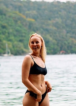 Nienke Helthuis image 2 of 4