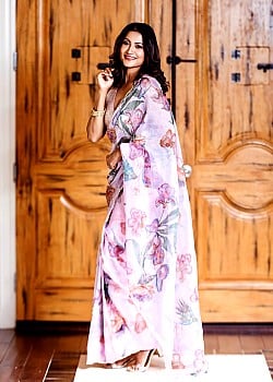 Nigaar Khan image 2 of 2