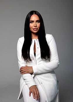 Niki Zsurikova image 1 of 4
