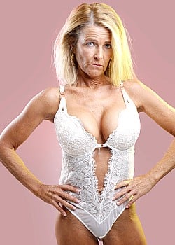 Nikki Knight image 3 of 3