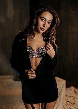 Nikki Lister image 3 of 4