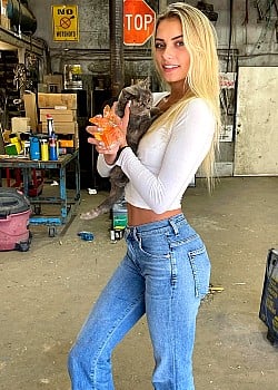 Nikki Neisler image 2 of 2
