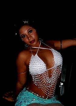 Nina Ballou image 2 of 4