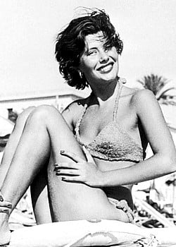 Nina Dyer image 1 of 1