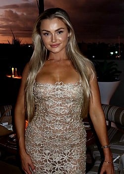 Nina Evans (Instagram) image 2 of 2