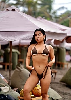 Nina Lee (blasianflexcouple)