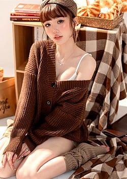Nini TingWong image 1 of 3