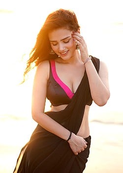 Nishi Saxena image 4 of 4