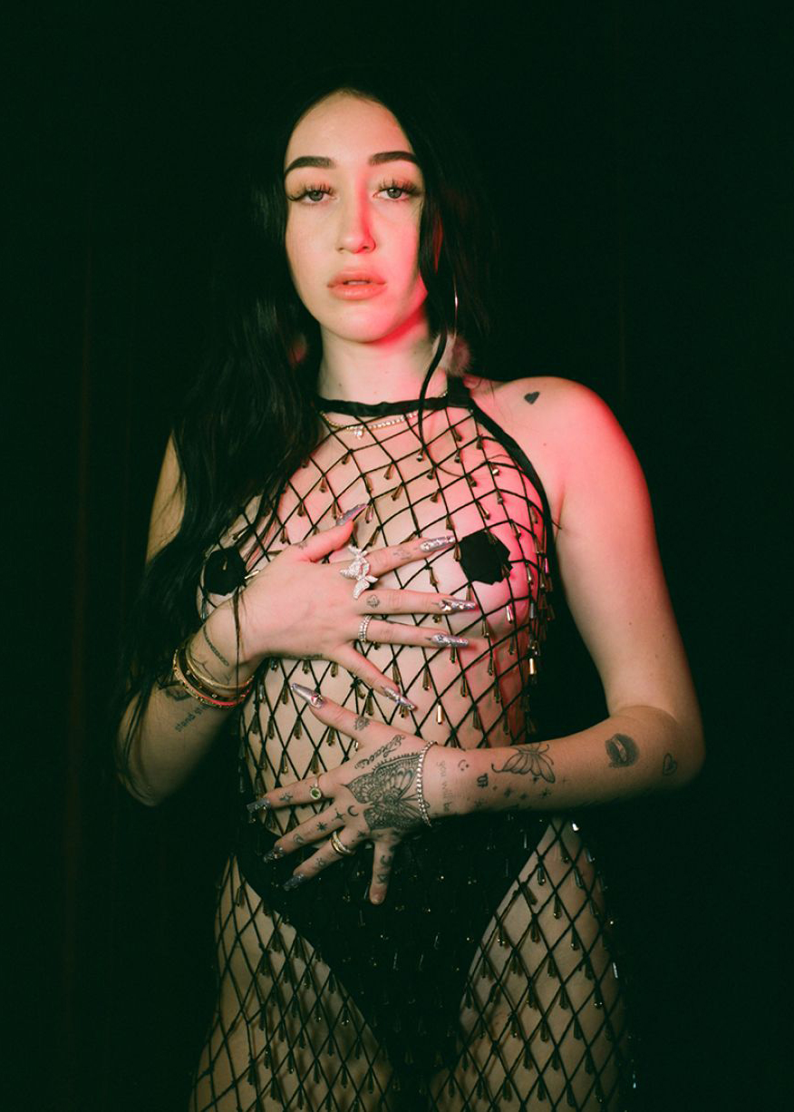 Noah Cyrus - Free pics, galleries & more at Babepedia