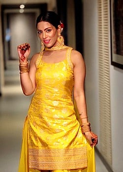 Noor Malabika image 2 of 3