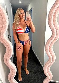 Nora Davis (OnlyFans) image 2 of 4