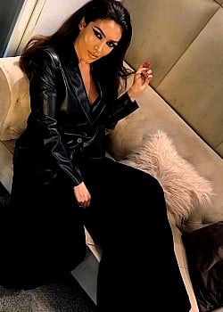 Nora Istrefi image 2 of 2