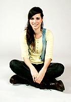 Nora Tschirner profile photo
