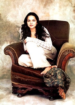 Norah Jones image 3 of 4