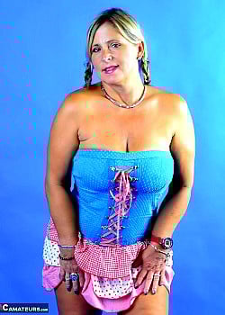 Nude Chrissy image 2 of 4