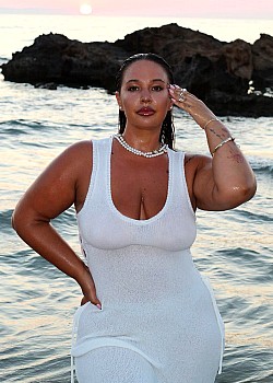 Oana Wanna image 2 of 3