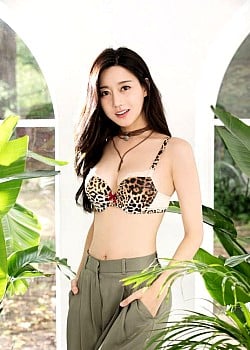 Oh Seung-ah image 1 of 4