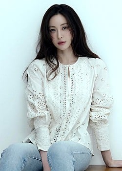 Oh Yeon-seo image 2 of 3
