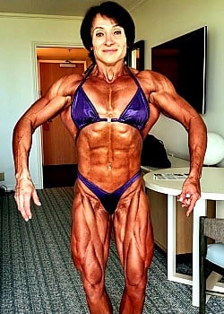 Oksana Piari image 2 of 3