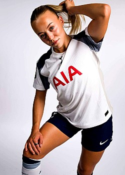 Olga Ahtinen image 2 of 2