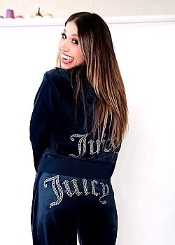 Olivia Lopes image 2 of 2