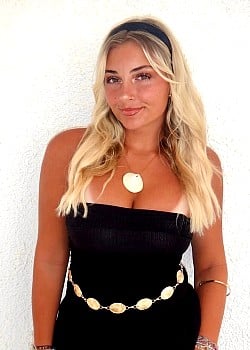Olyvia Collins image 1 of 3